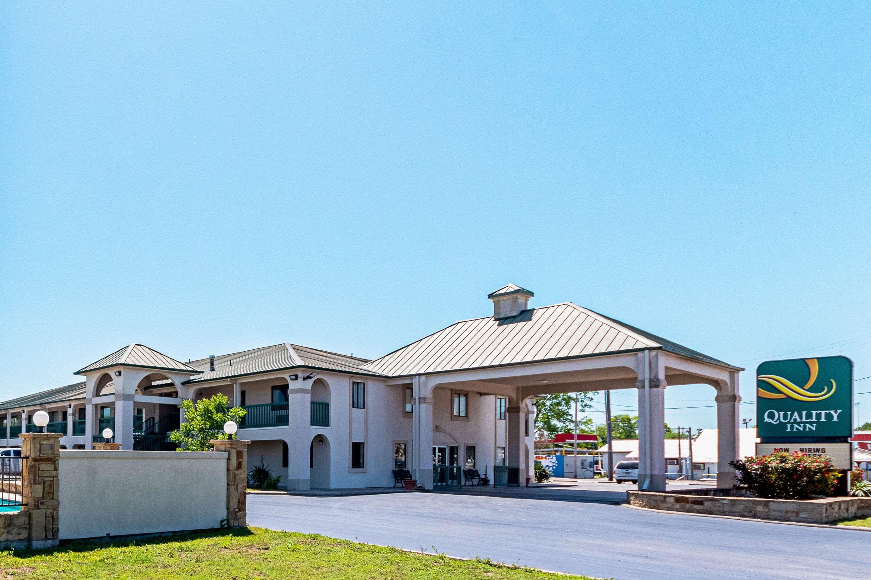 Quality Inn Three Rivers Екстериор снимка