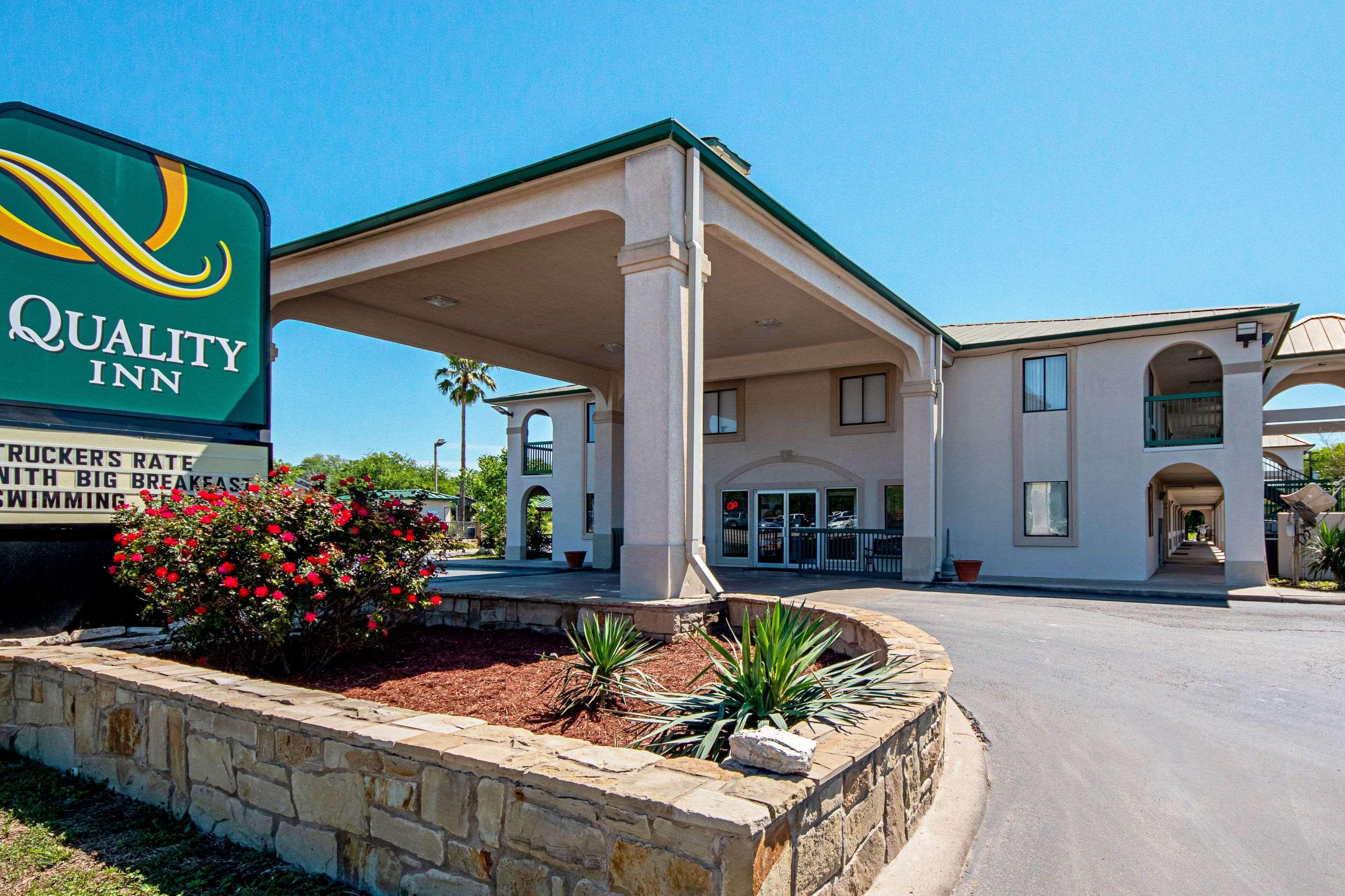 Quality Inn Three Rivers Екстериор снимка