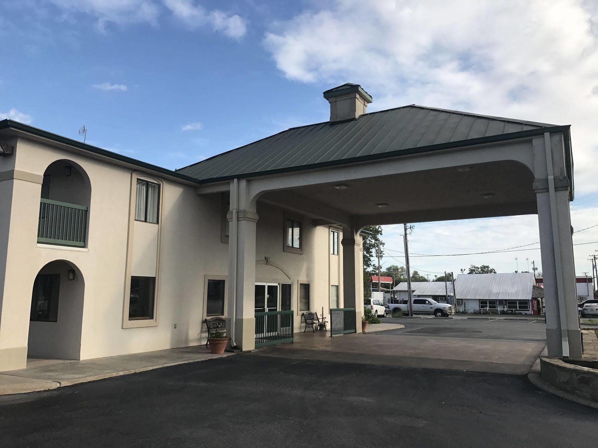 Quality Inn Three Rivers Екстериор снимка