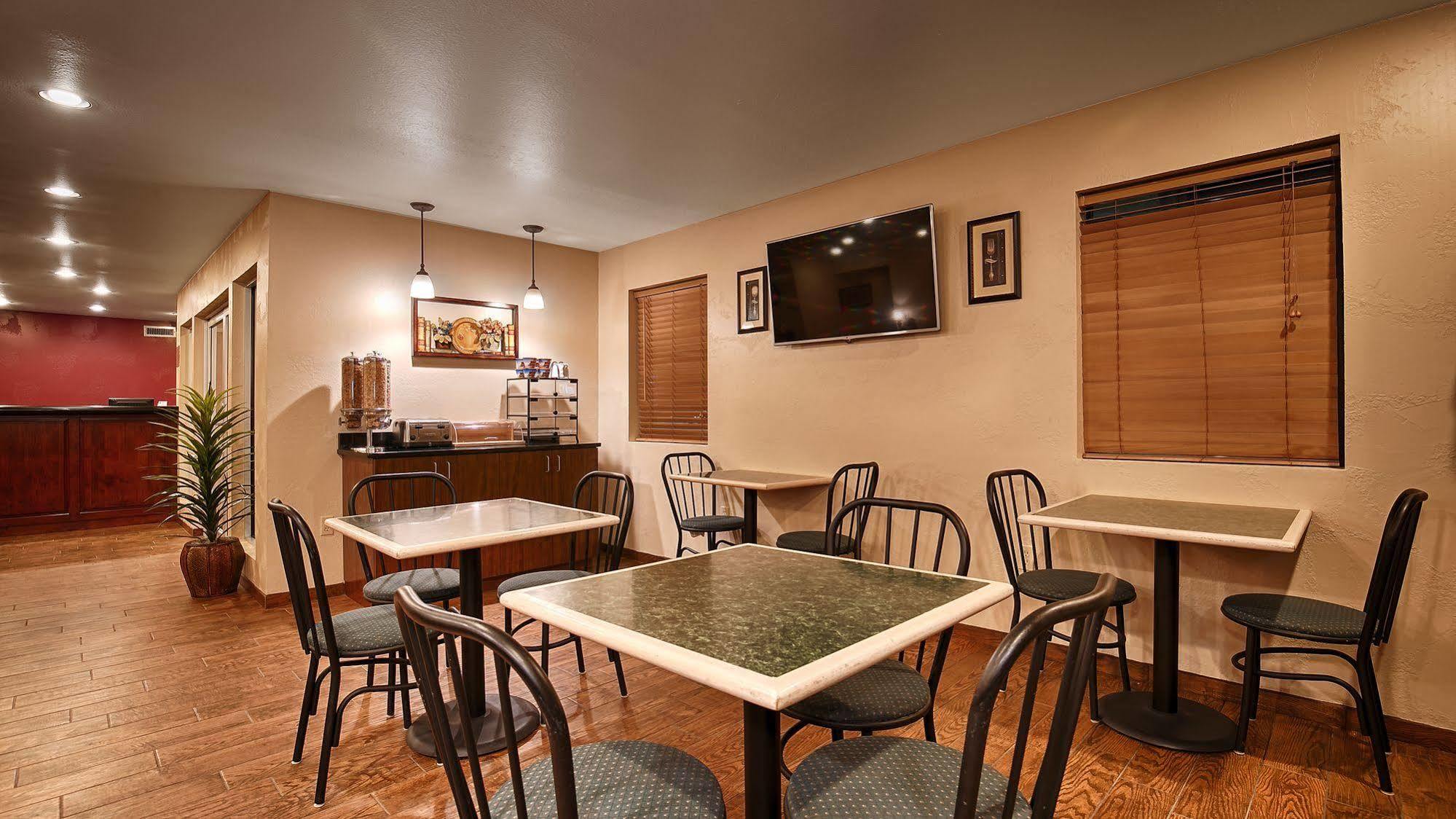 Quality Inn Three Rivers Ресторант снимка