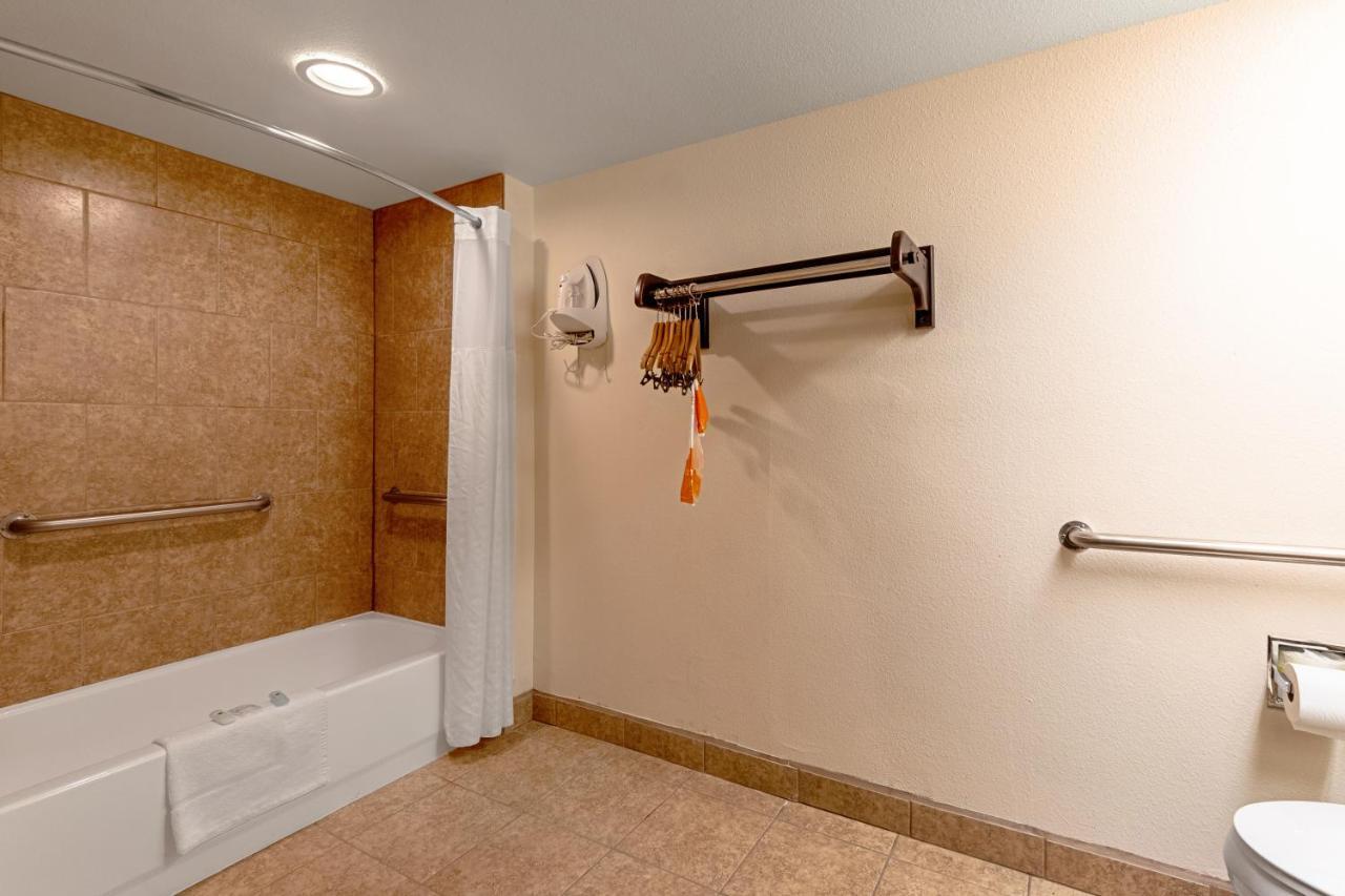 Quality Inn Three Rivers Екстериор снимка