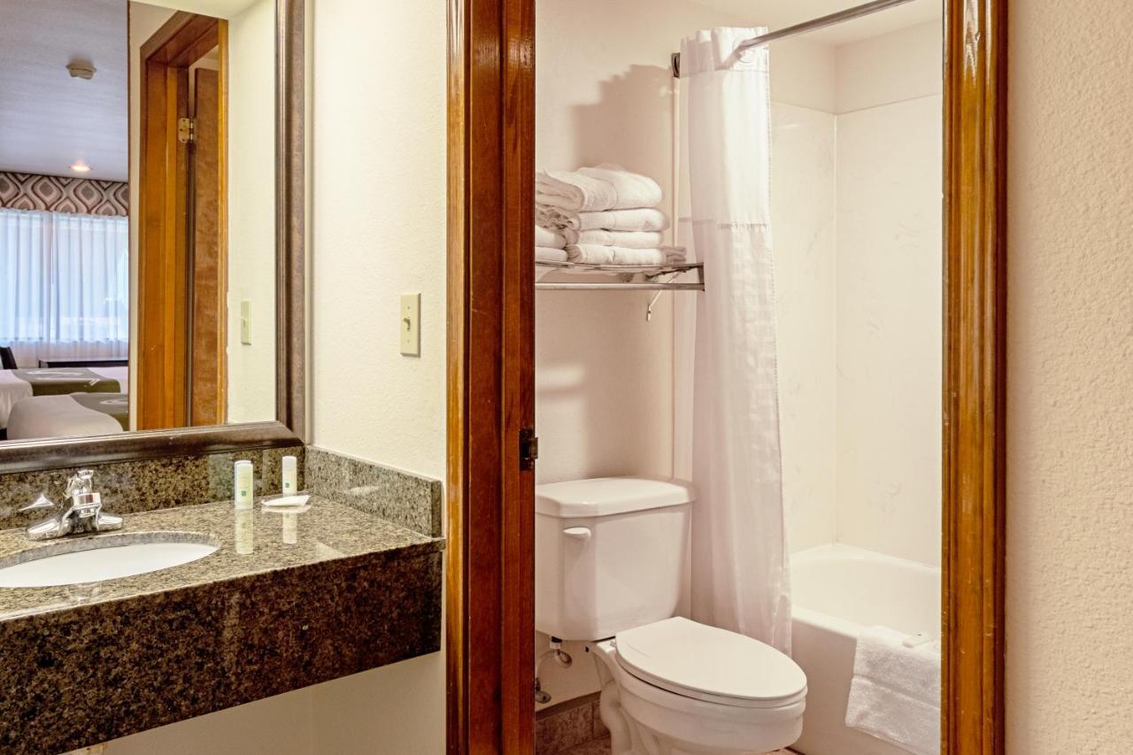 Quality Inn Three Rivers Екстериор снимка